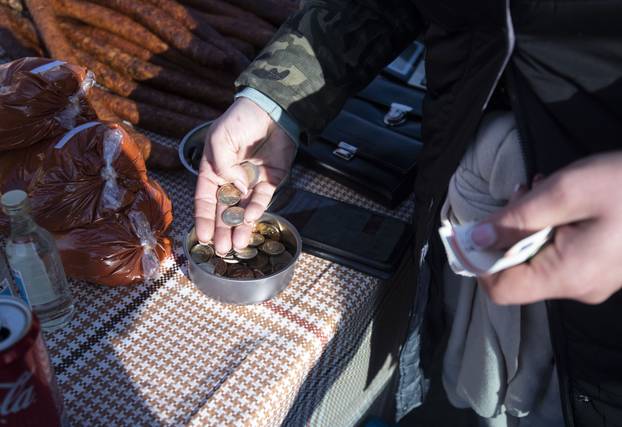 Zagreb: Prodavači i kupci na sajmu Jakuševec od danas uz kune koriste i eure