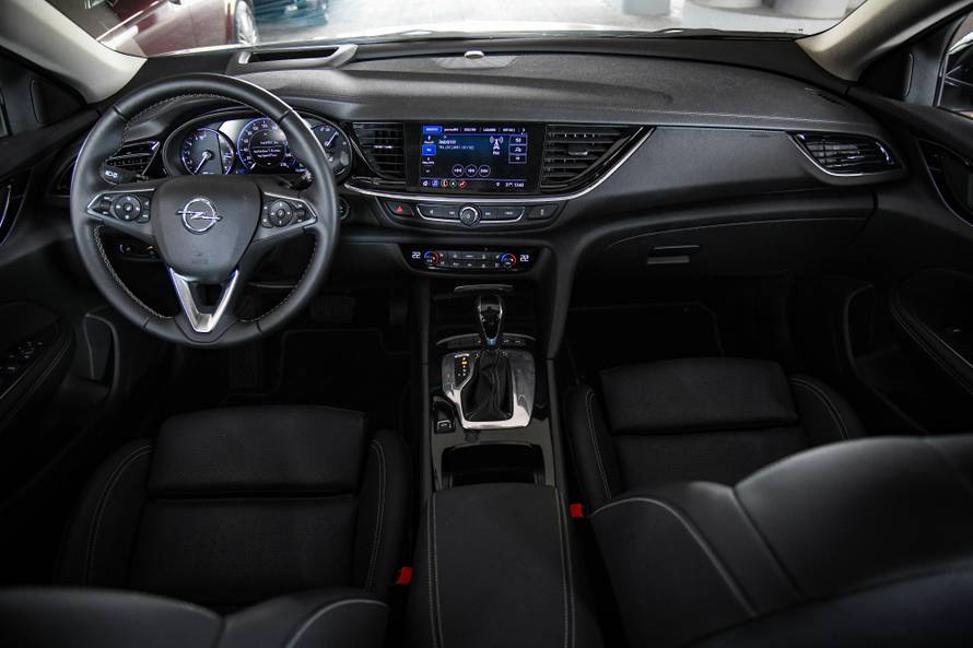 Opel Insignia na testu: Moćna limuzina sa stilom i klasom