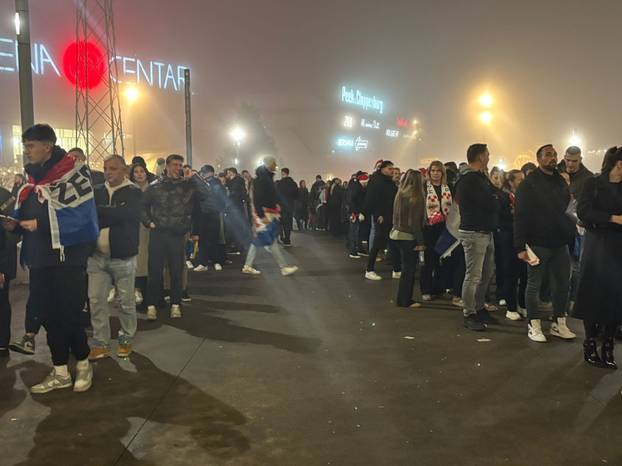 FOTO/VIDEO Stvaraju se gužve ispred Arene uoči koncerta Marka Perkovića Thompsona