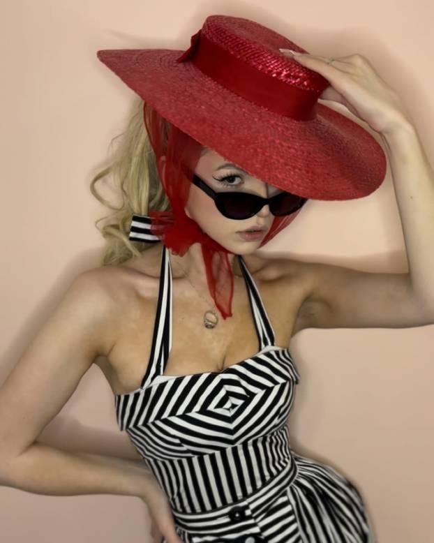 FOTO Mlada ljepotica obožava vintage stil - u retro krpicama donosi seksepil iz 1950-ih