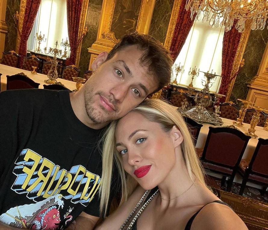 Albina sa sjajem u očima priča o novom dečku: 'Mi samo živimo svoj život, nema tu kalkulacija'