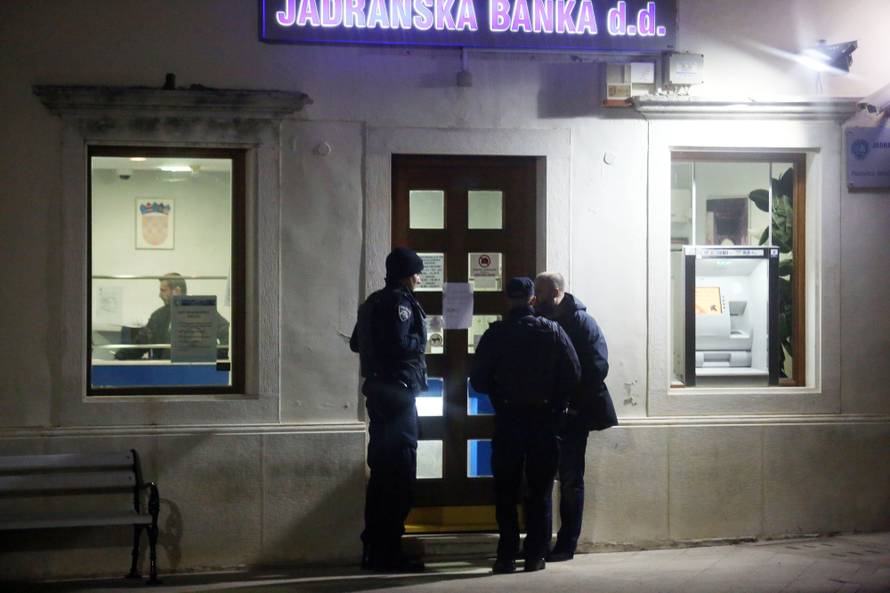 Skradin: OpljaÄkana poslovnica Jadranske banke