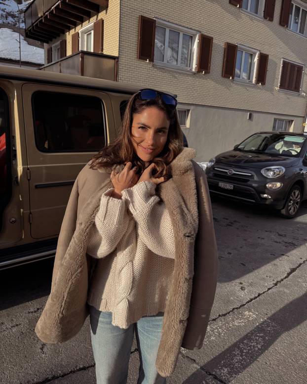 FOTO Bivša prvakinja otišla iz svog sporta i 'skočila' pred fotiće. I hvala joj na tome...