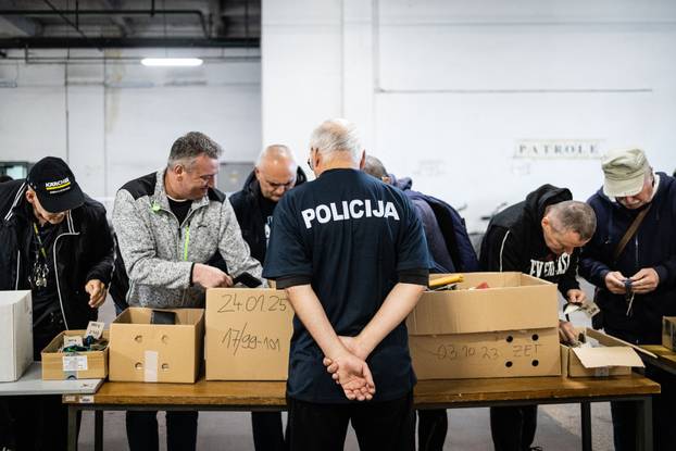 Zagrebačka policija organizirala je  javnu prodaju pronađenih predmeta kojima je istekao rok čuvanja