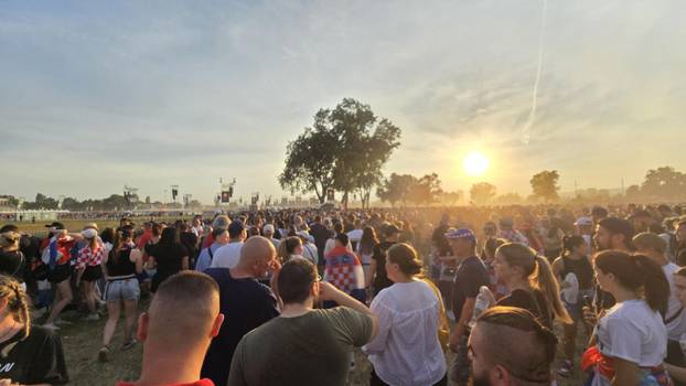 Zagreb: Stvaraju se ogromne gužve na samom ulazu na koncert Thompsoona