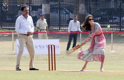 Kate Middleton se opustila u Indiji i ‘rasturila’ u kriketu
