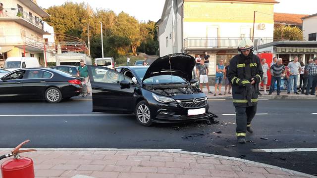 Sudarili se auto i motocikl: U Trilju je ozlijeđeno troje ljudi