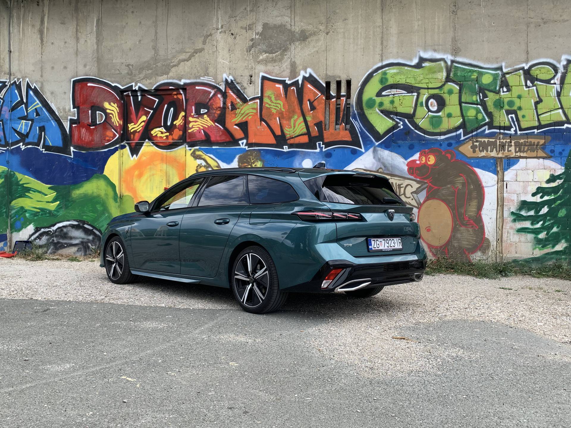 Peugeot 308 SW atraktivan je karavan i dobra alternativa za SUV, no pogon jako diže cijenu