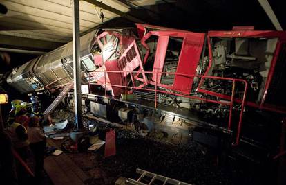 Nizozemska: Sudarila se 3 vlaka, poginuo strojovođa