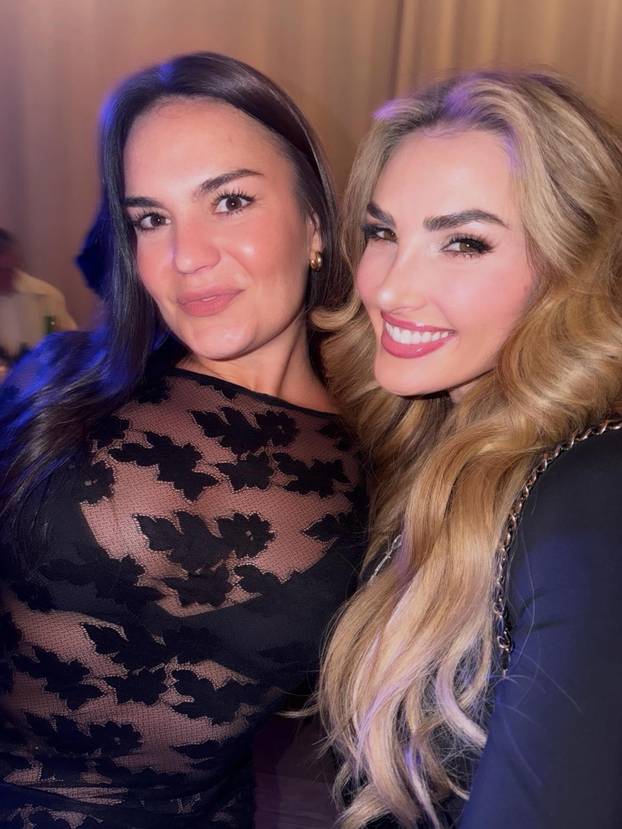 FOTO Možda ste ju sreli... Bujna influencerica posjetila Jadran: 'Ja sam u Hrvatskoj, a vi niste'