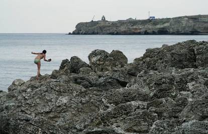 Muškarac pao sa stijene na Kornatima i razbio glavu