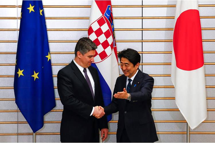 Tko je upucani Shinzo Abe? Bio je najdugovječniji premijer, a snažno se protivio Sj. Koreji