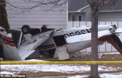 Avion je pao na kuću u SAD-u, nitko se nije ozlijedio u nesreći