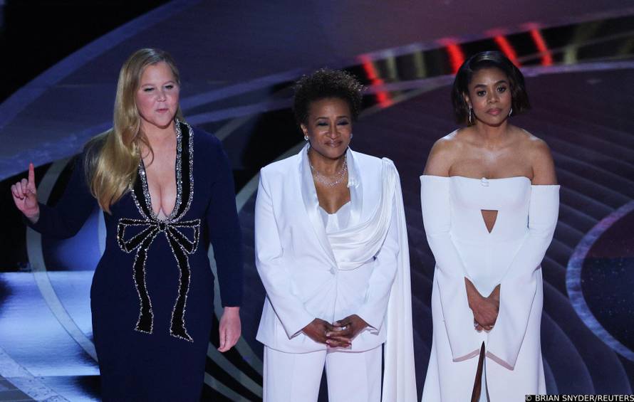 Amy visila poput Spider-Mana, Wanda sprdala legendu, a Hall pipkala atraktivne glumce