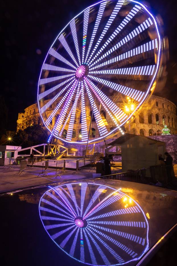 Pula: Podno Arene pokrenut panoramski kotač  koji je dio Adventa
