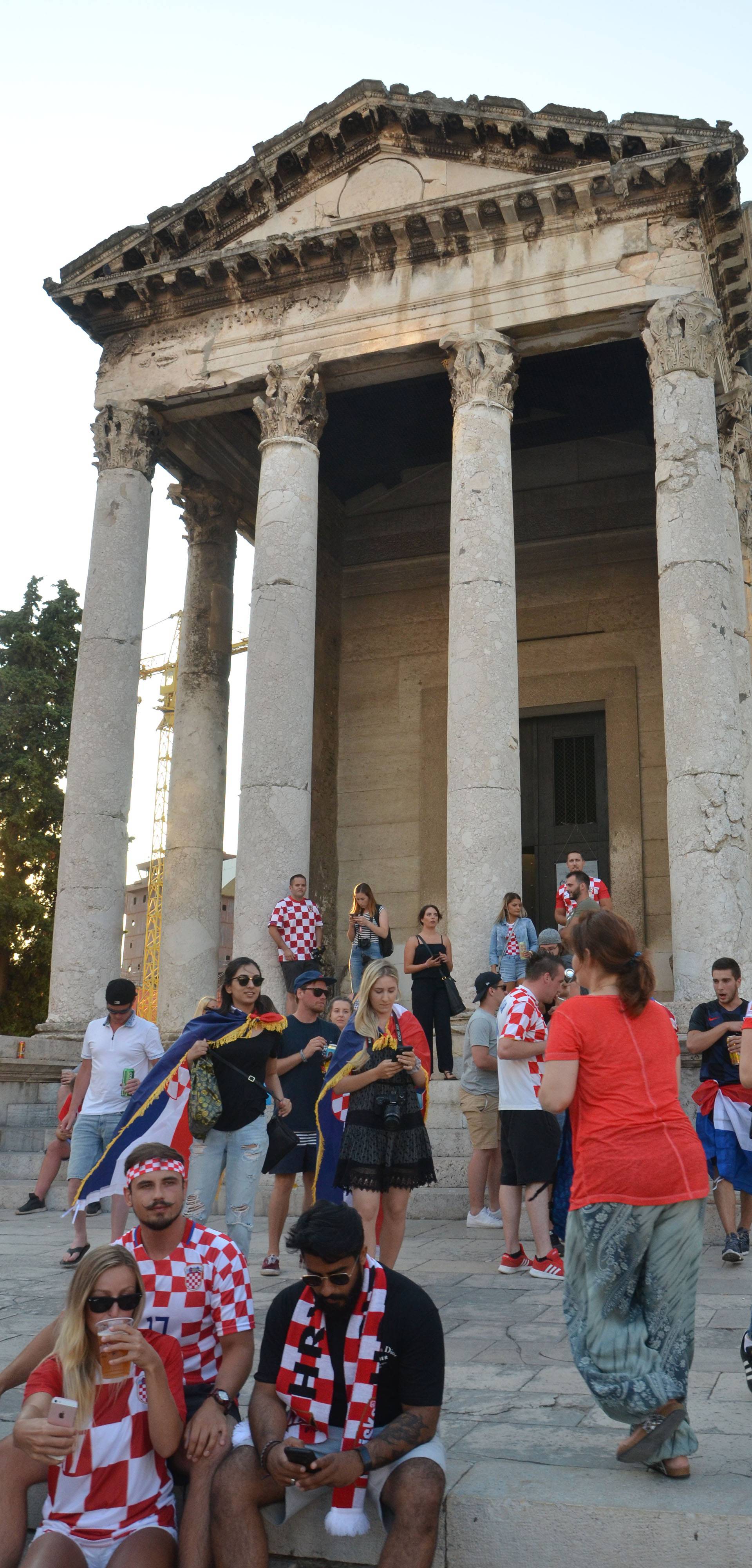 Svi kao jedan: Navijači diljem Lijepe naše navijali za Vatrene