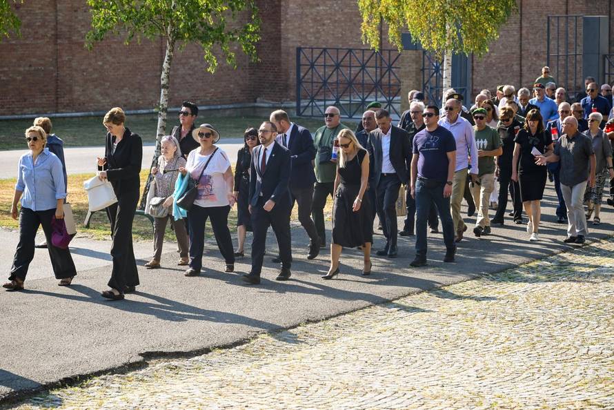 Zagreb: Tomislav Tomašević položio vijenac u povodu obilježavanja Dana pobjede i domovinske zahvalnosti