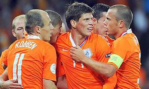 Huntelaar i službeno igrač Milana iduće četiri godine