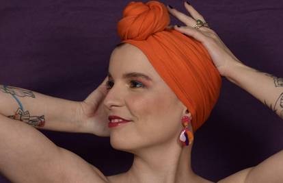 Lucija boluje od alopecije. Kad je radila osobnu, tražili su ju potvrdu koju ne mora imati