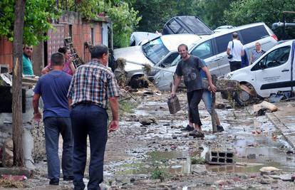 Bujica u Makedoniji odnijela 21 život, ponedjeljak dan žalosti