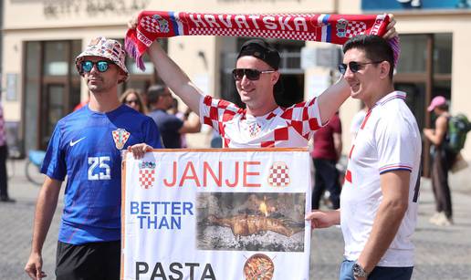 VIDEO Navijač stigao u Leipzig s hit natpisom: 'Ma janje je bolje od tjestenine!  Dobro dođe...'