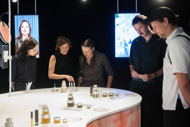 Zagreb: Otvorenje izložbe Skin(s)care - između njege i nasilja