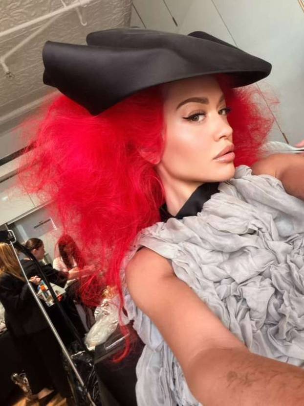 Rita Ora u izdanju kakvo još niste vidjeli: Umjesto grudnjaka 'obukla' rođendanske kapice