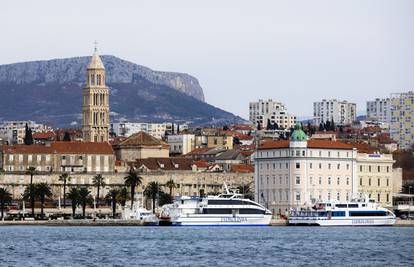 Užas u Splitu: Čovjek rastjerao turiste, htjeli su se iživljavati na beskućniku. 'Skinuo je hlače...'