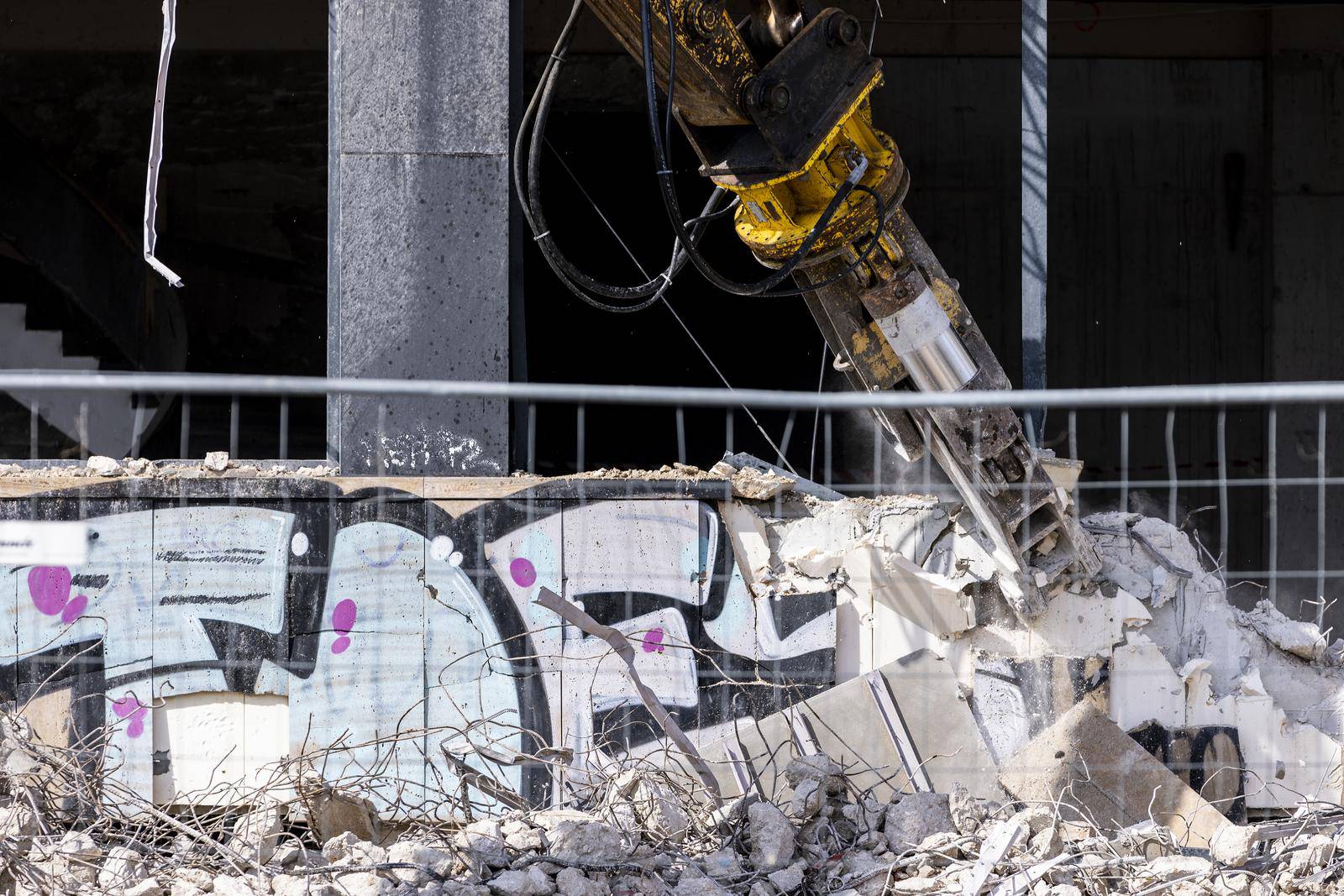 Split: Započelo je rušenje hotela Marjan