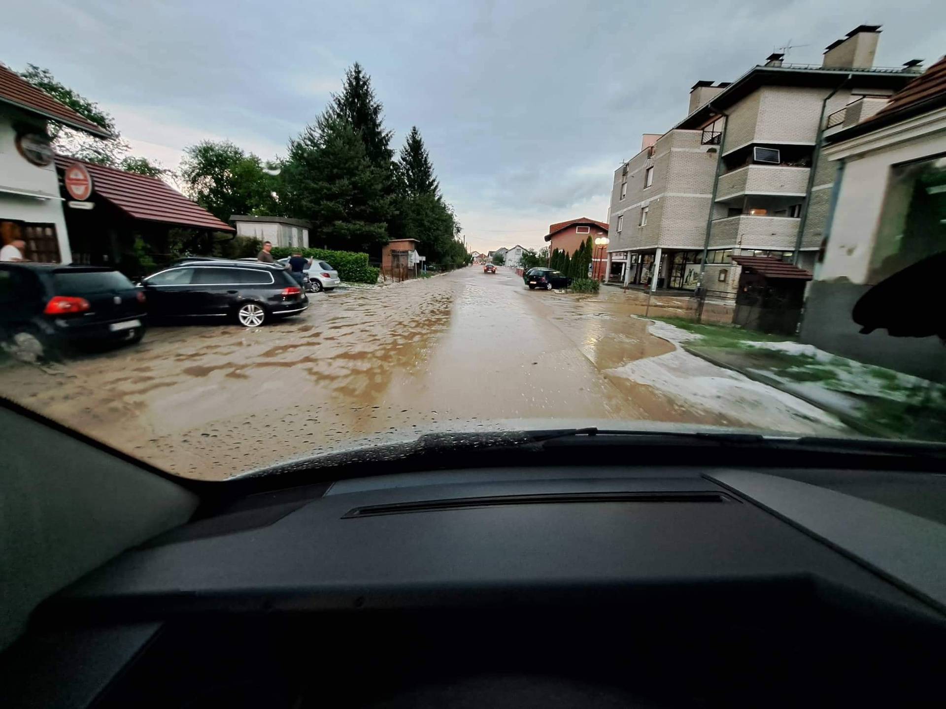 FOTO Novo nevrijeme poharalo Zagorje: Nakon tuče obilna kiša potopila ceste kod Poznanovca