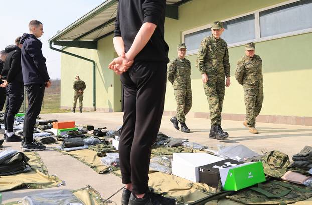 Ministar Anušić i general Kundid na prvom danu TVO-a na Slunju