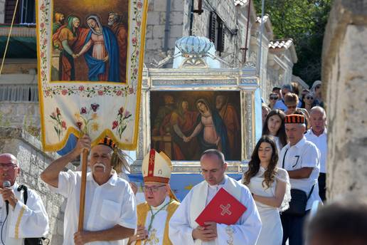 Održana tradicionalna procesija 'Gospe od kapelice', uz kupače i plivače u pratnji