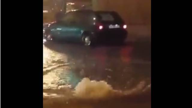 Oluja u Šibeniku: 1500 munja u sat vremena, potopljen centar