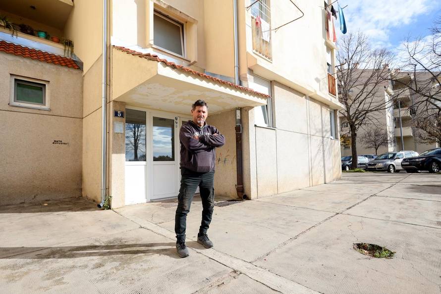 Benkovac: Branitelj Marko živi u stanu koji je u jako lošem stanju i nema struje