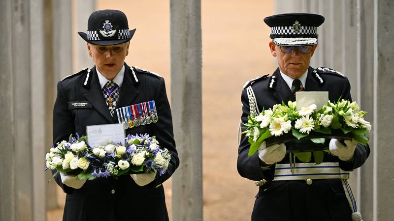 Policijski pes Bert, udeleženec pogreba kraljice Elizabete, uspavan po prometni nesreči