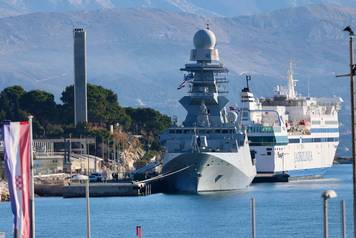 NATO-ov zapovjedni brod Virginio Fasan u splitskoj luci