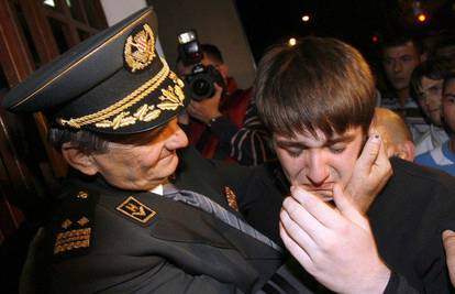 Glavašev sin plakao dok mu je otac ulazio u zatvor