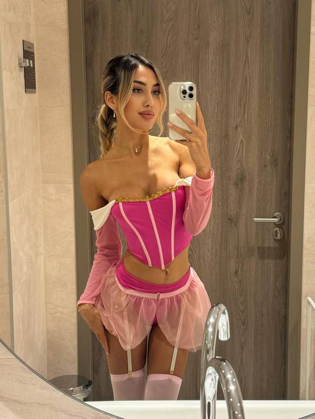 FOTO Sve joj je na mjestu! Prije su je ismijavali, danas zarađuje ogromne cifre kao model