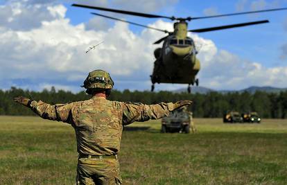 Snimke s poligona: Američki vojni helikopteri izvršili desant