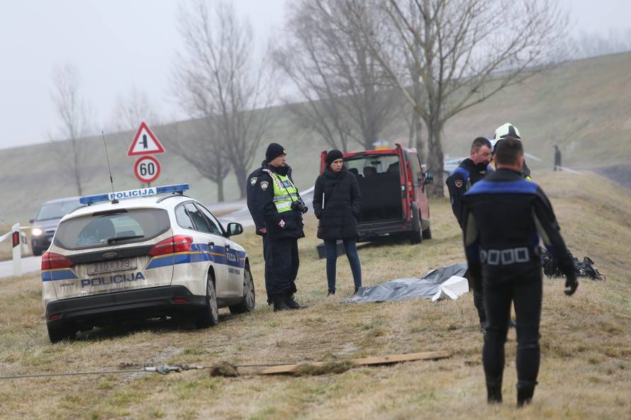 Odvezao je prijatelje kućama pa sletio u kanal i preminuo