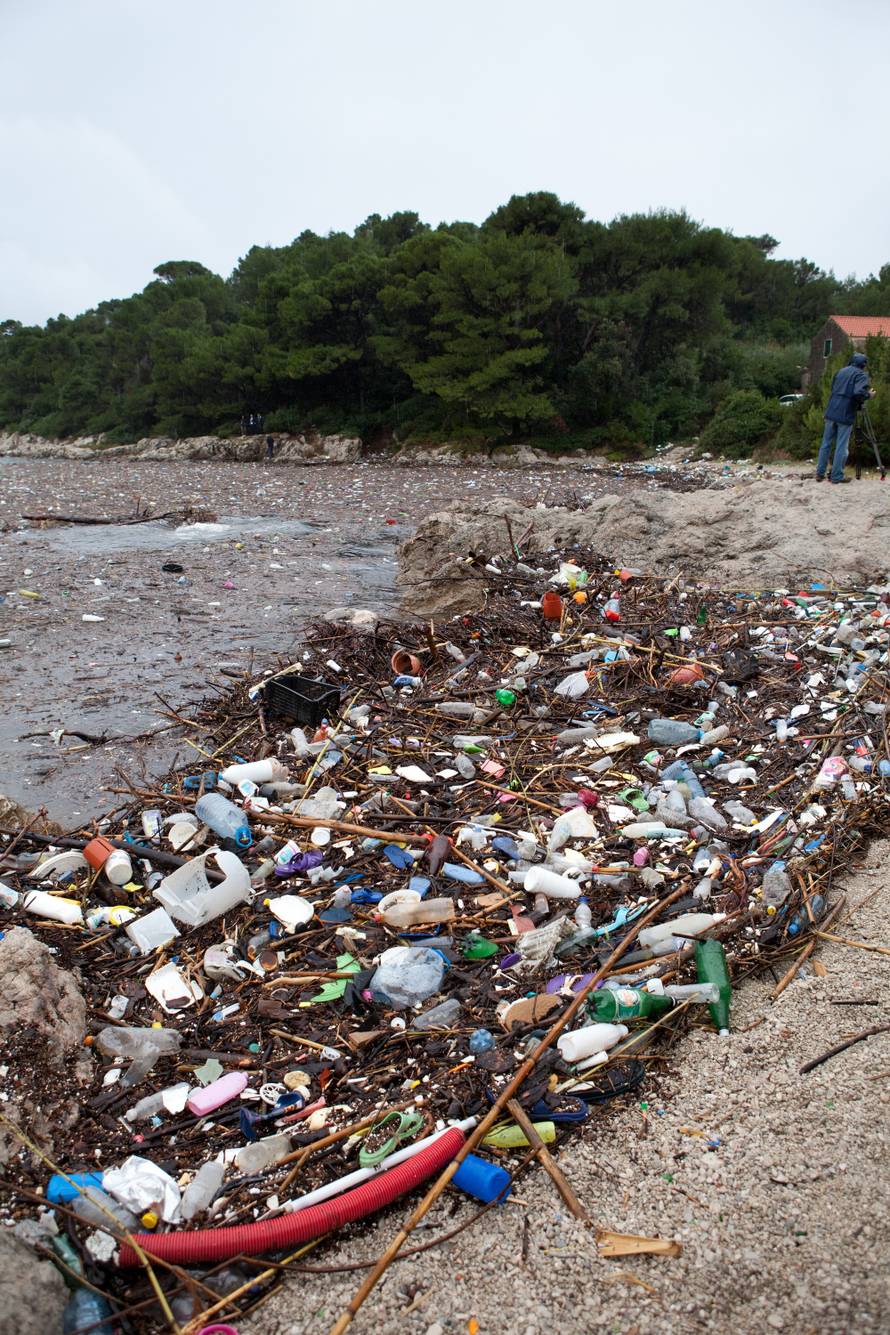 Naše plaže prije i poslije jakog juga: Guše se u smeću i plastici