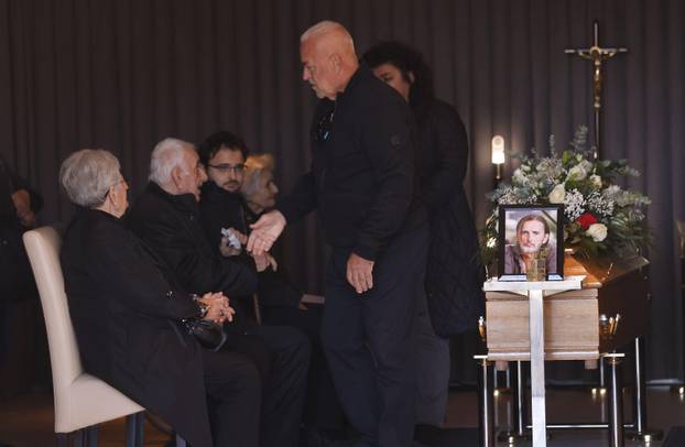 Posljednji ispraćaj Gorana Bareta na Gradskom groblju u Vinkovcima