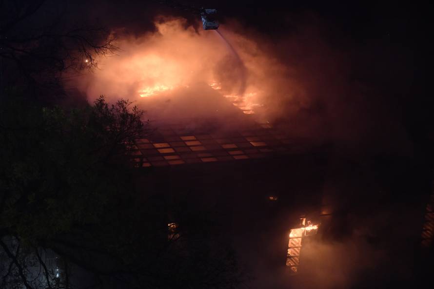 Zagreb: Pozar u Vjesnikovom neboderu