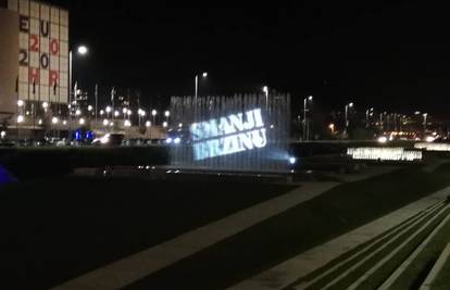 Policija uoči Martinja projicirala poruke na fontane u Zagrebu