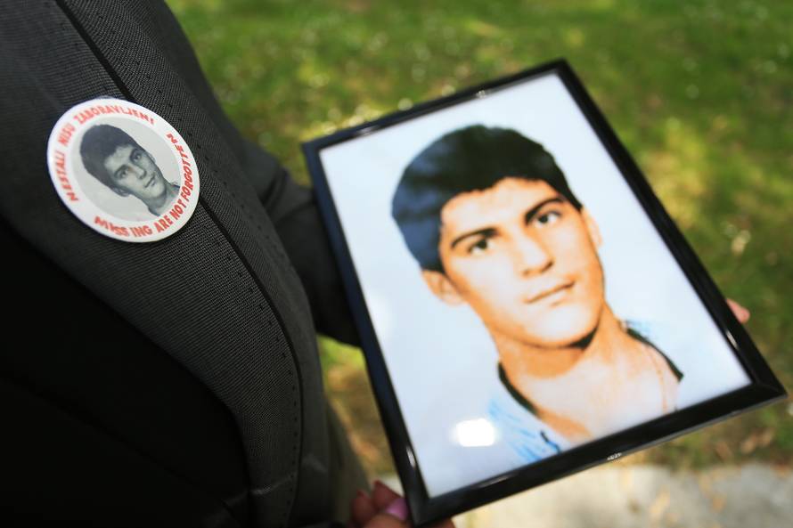 Damira (19) je ranio hitac iz snajpera i više se nije vratio