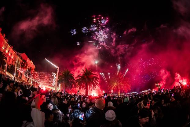 Željko Bebek i Baby Lasagna uvelu su Split u Novu 2026. godinu uz vatromet i dronove