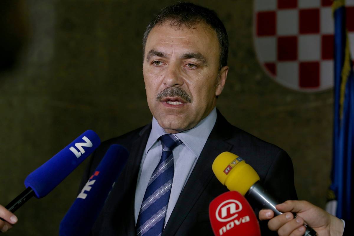 Orepića pitali za čeličnu ogradu na Batini, a on se dao u bijeg