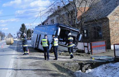 U sudaru autobusa i traktora u Sisku ozlijeđeno je osam ljudi 