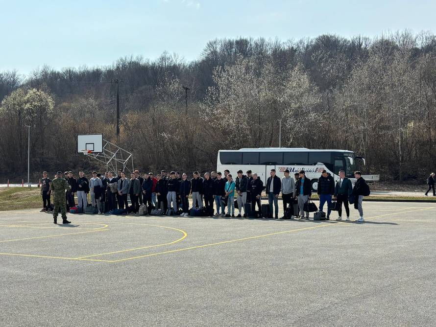 Prvi dan vojnog roka u Slunju