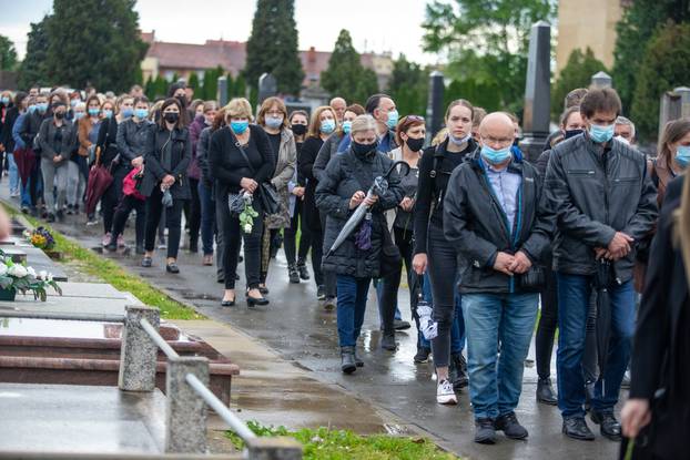 Osijek: Na groblju Retfala sahranjena je Ena Šarac